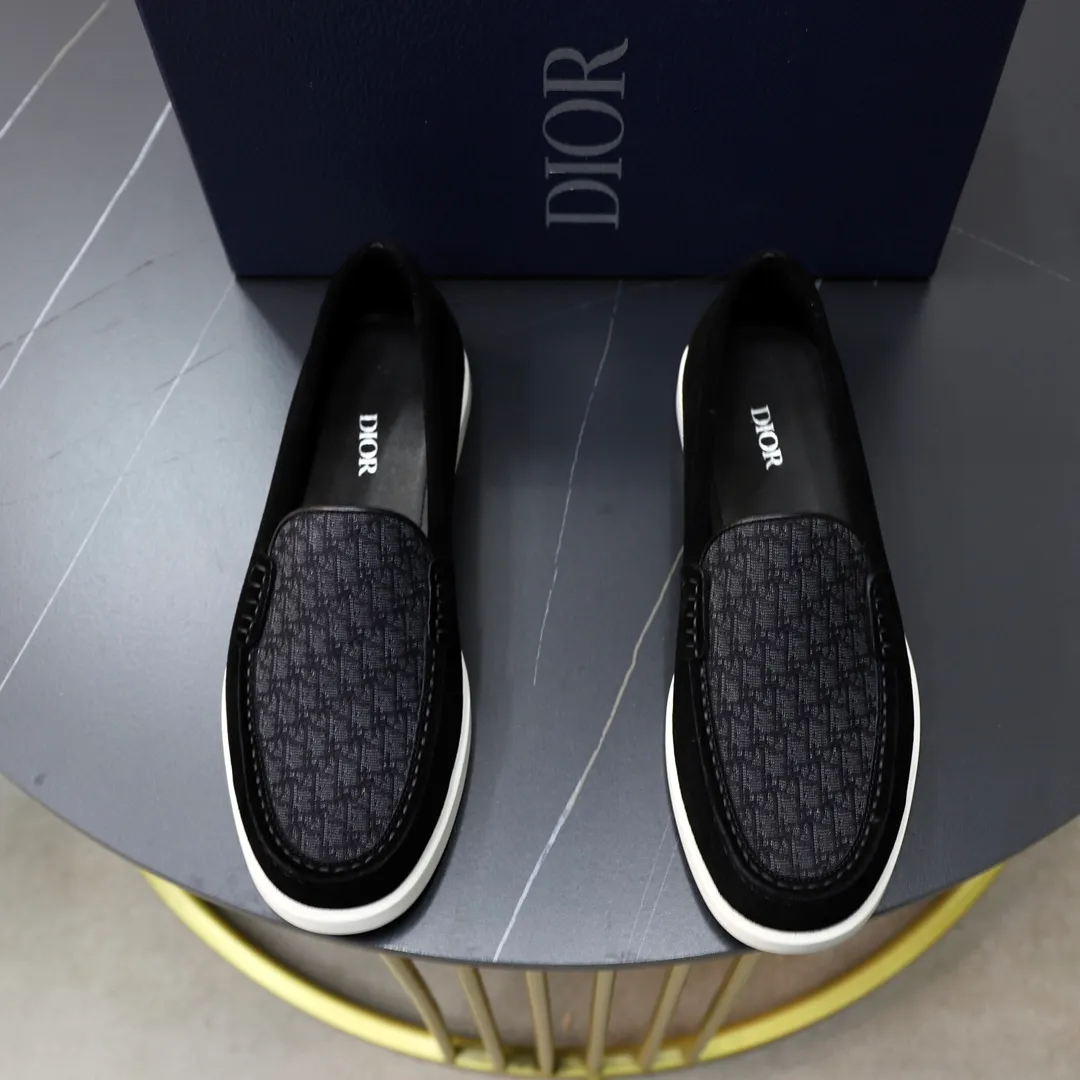 Ex-factory price: 540🙅‍♂️🙅‍♂️🙅‍♂️ Brand: Dior DIOR Standard code: Men's code 38/44 (45 can be customized) Grade: Same as the official website Material: Original cowhide stitching, cowhide lining, original TPU wear-resistant soft outsole Style categories: Leisure and sports version, footwear for driving, young fashion, European and American trends, British style Color: actual picture color